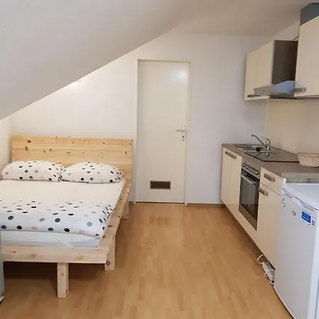 Sonniges Dach-ferienzimmer شقة *